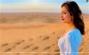 Surilie Gautam`s beautiful sun-kissed look on the desert